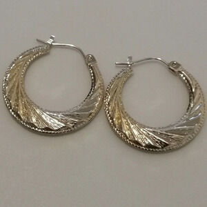 ✨ 14k Gold Textured Hoop Earrings ✨